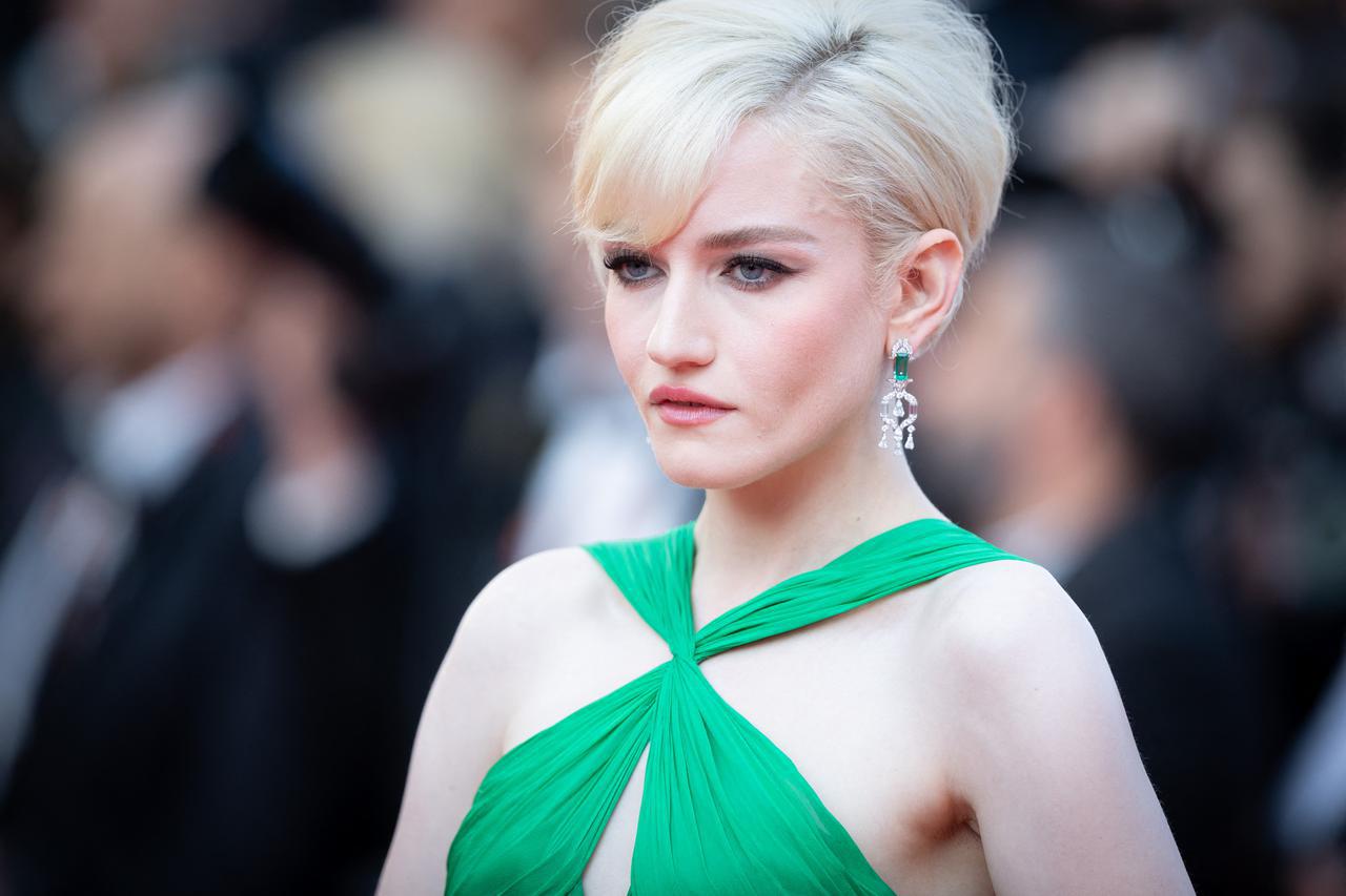 JULIA GARNER