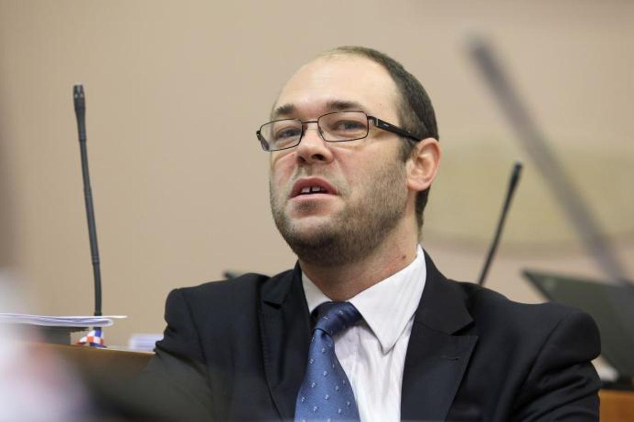 '06.12.2012., Zagreb - Sjednica Sabora RH nastavljena je  raspravom zakonu o zastiti na radu. Davor Ivo Stier. Photo: Patrik Macek/PIXSELL'