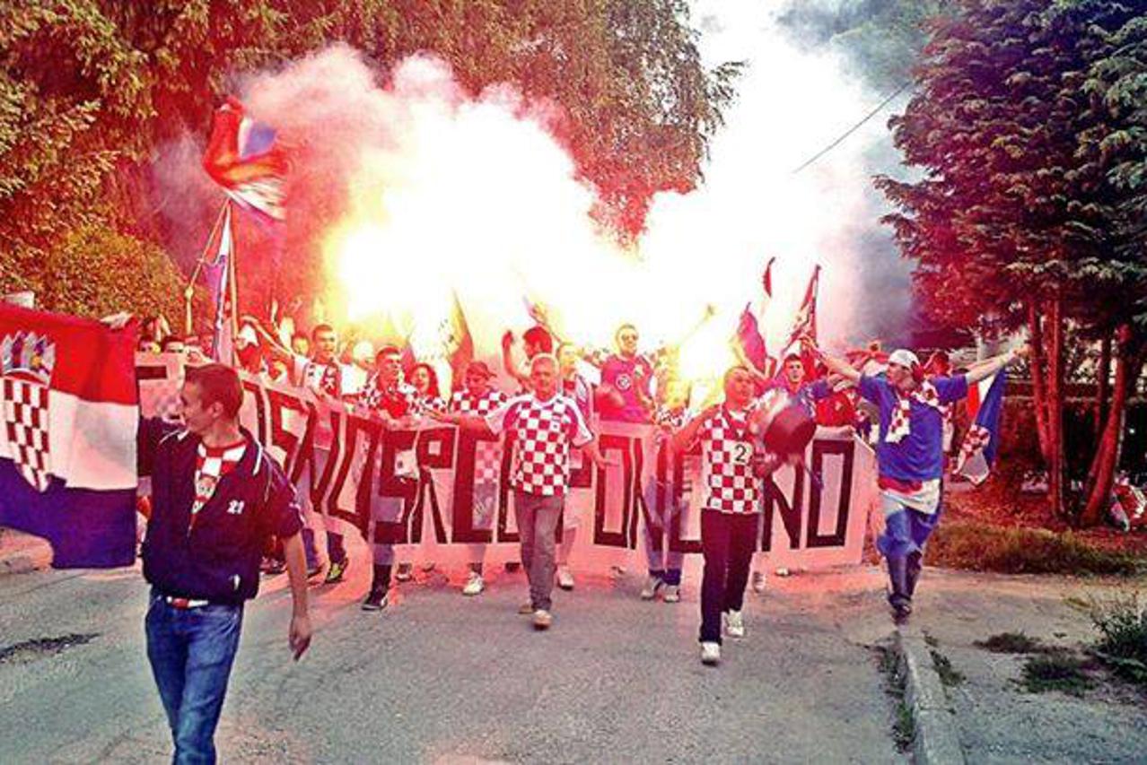 Bez ikakva razloga pretuceni hrvatski mladici