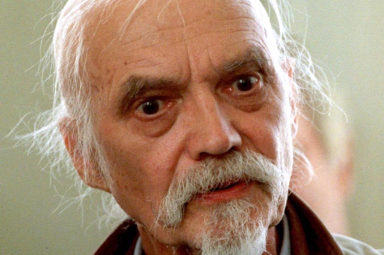 '(FILE) This picture taken on January 5, 2000 shows Swedish actor Per Oscarsson during a recording of the TV series Mr. Von Hancken. Per Oscarsson, who took top honours at the 1966 Cannes film festiva