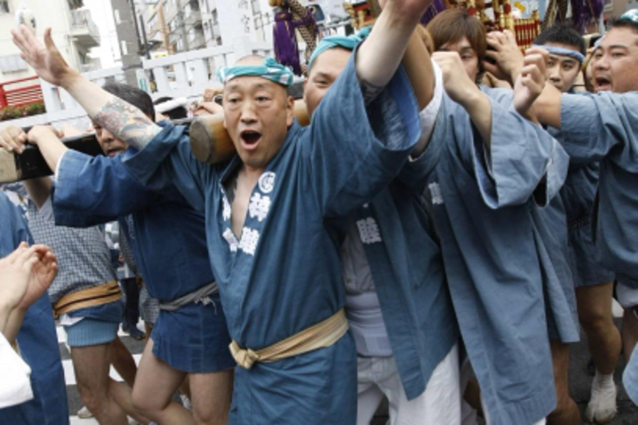 japanci slave u tokiju
