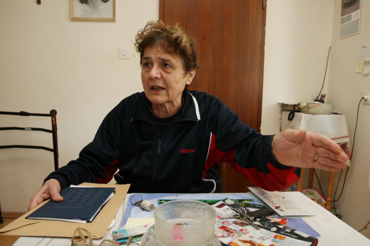 '29.10.2010., Zagreb - Liganjska 22, baku Mirku Zadro je nepoznata zena u 50 godinama opljackala. Zena je dosla da bi kao iznajmila stan u prizemlju i potom joj je  dok su ispijali kavu ubacila navodn
