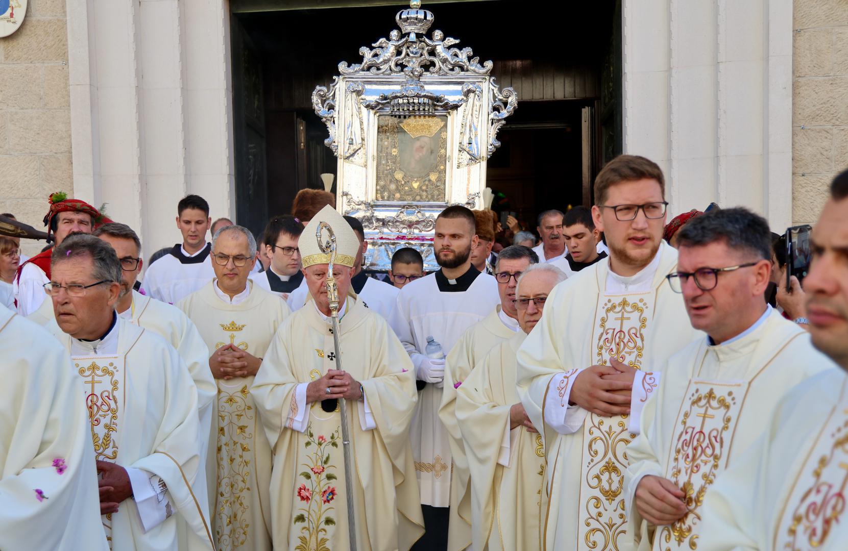 Diljem Hrvatske danas se svečano obilježava blagdan Velike Gospe, jedan od najvećih katoličkih blagdana koji tradicionalno okuplja brojne vjernike.