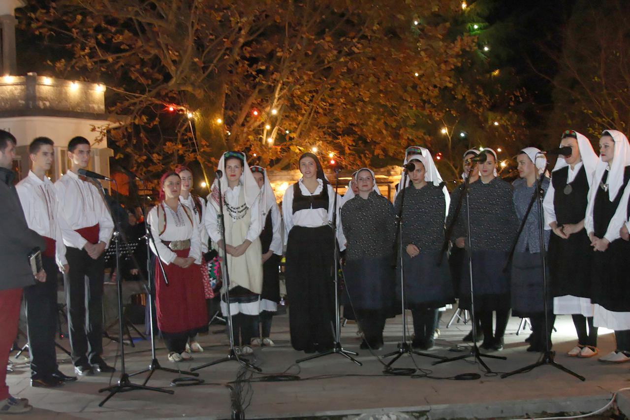 Uz gastronomski svake nedjelje u adventu u Medjugorju priprema se i bogat kulturno zabavni program. Detalj s prvog prošlonedjeljnog adventa. Snimio:marijan Sivrić