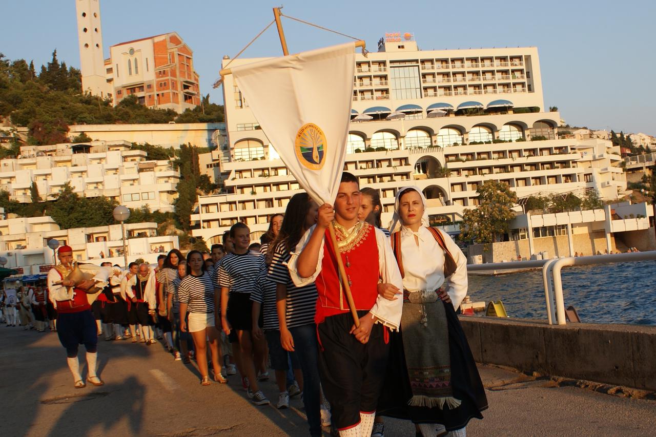 neum