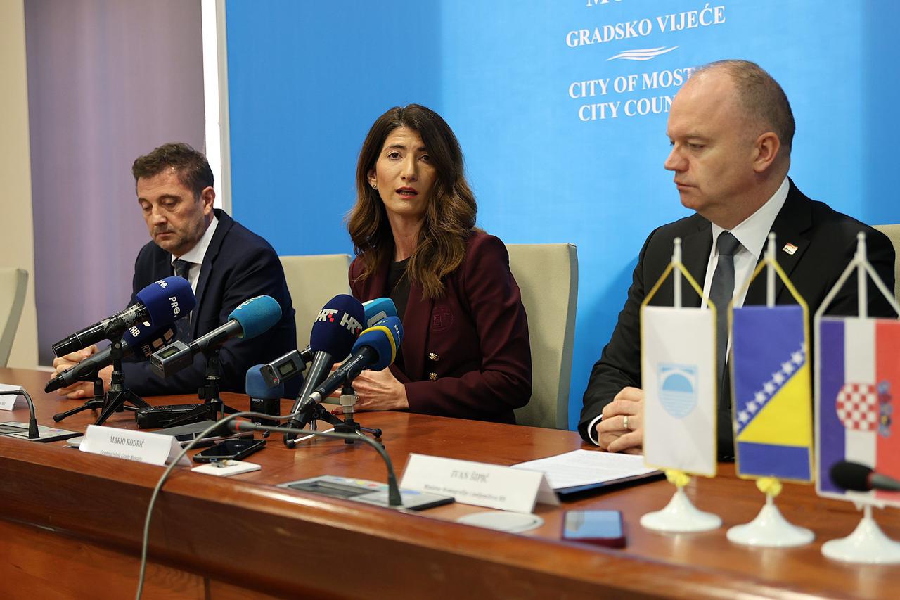 Hrvatska dodjelila ugovore za demografske projekte Hrvatima u BiH