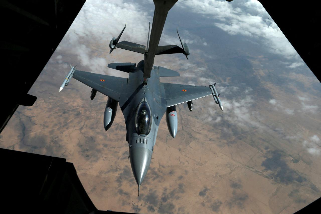 avion F16