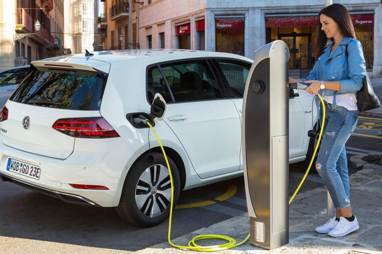 električni automobil