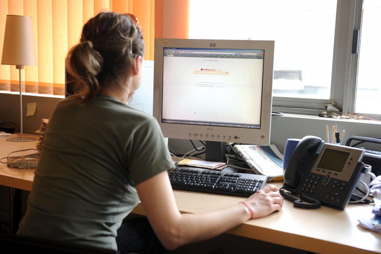 \'unutrasnja...Zagreb...12.05.2009.    redakcija, pc, kompjuter, internet, WolframAlpha,  Photo: Goran Stanzl/Vecernji list\'
