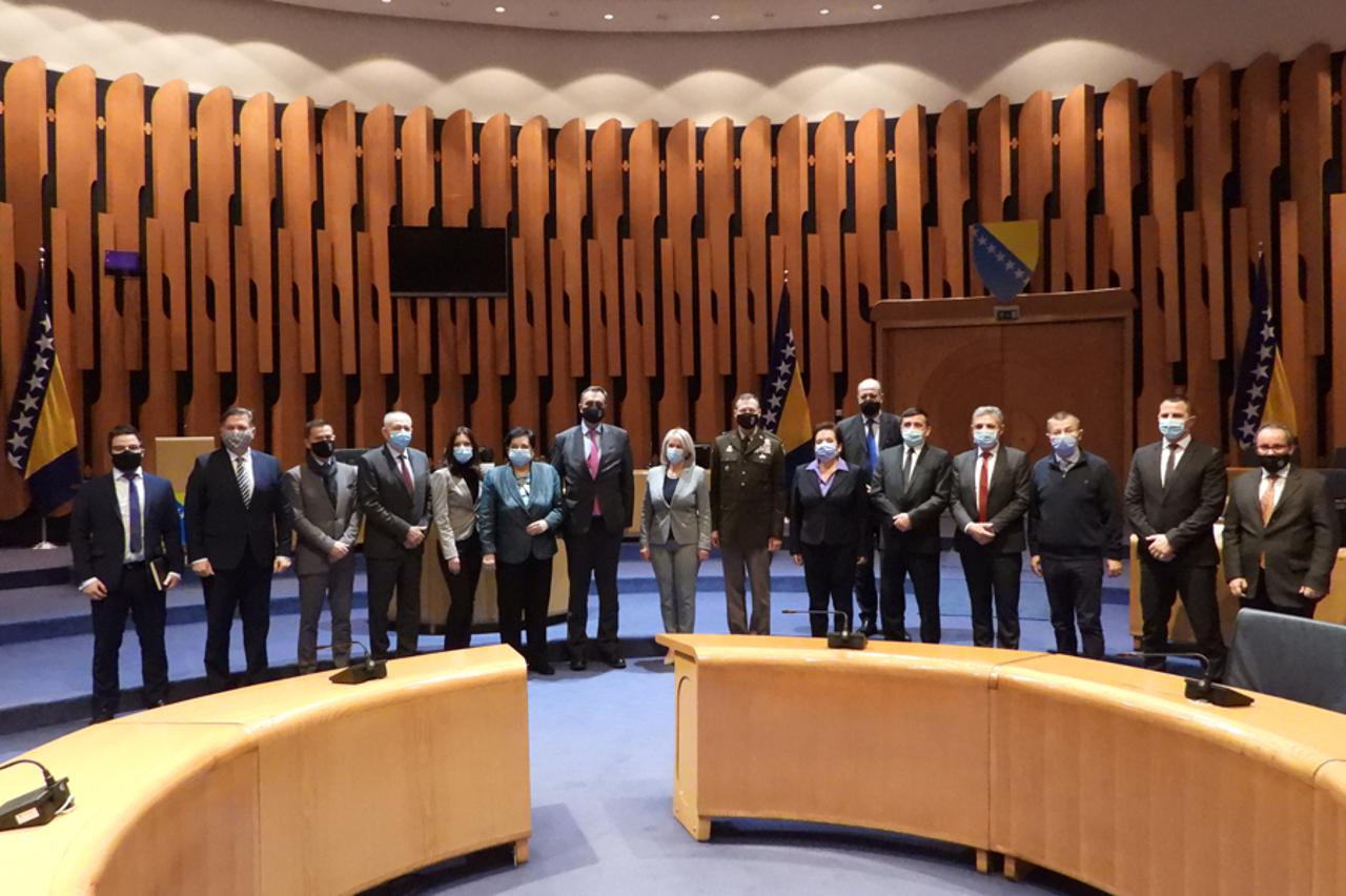 okrugli stol krišto