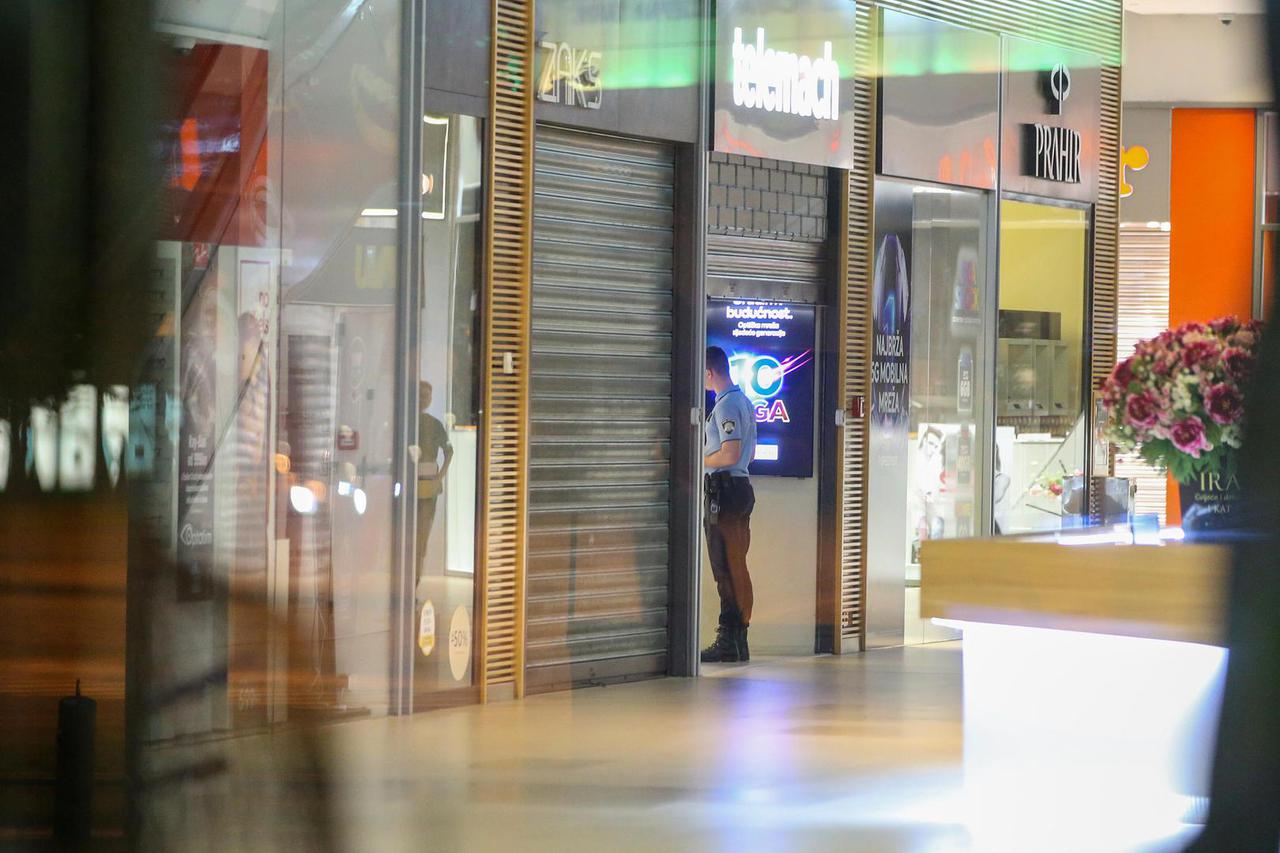 Avenue Mall