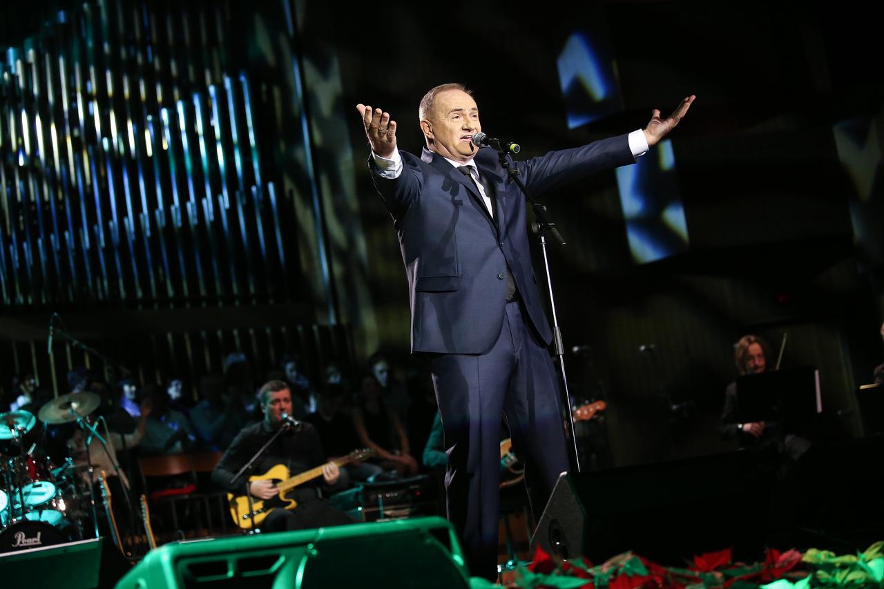 27.11.2015., Zagreb - Pjevac Mate Bulic odrzao koncert u popunjenoj dvorani Vatroslav Lisinski. Photo: Petar Glebov/PIXSELL