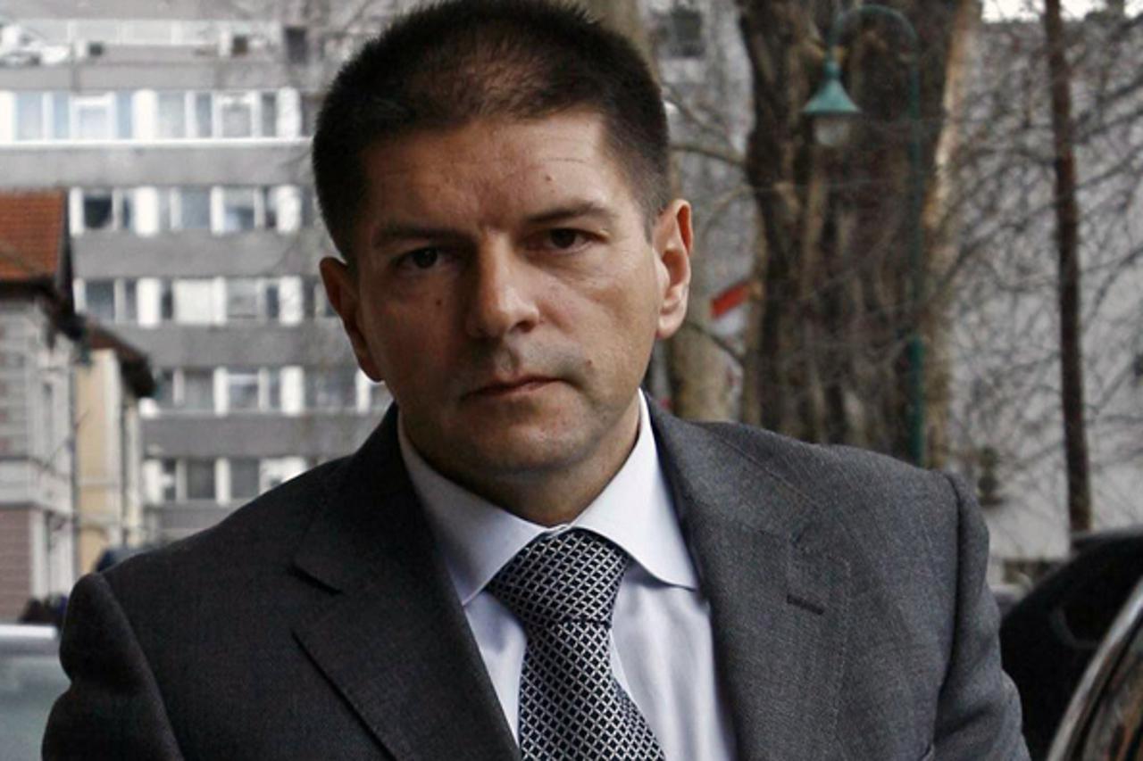 'pecat_69_almir dzuvo'
