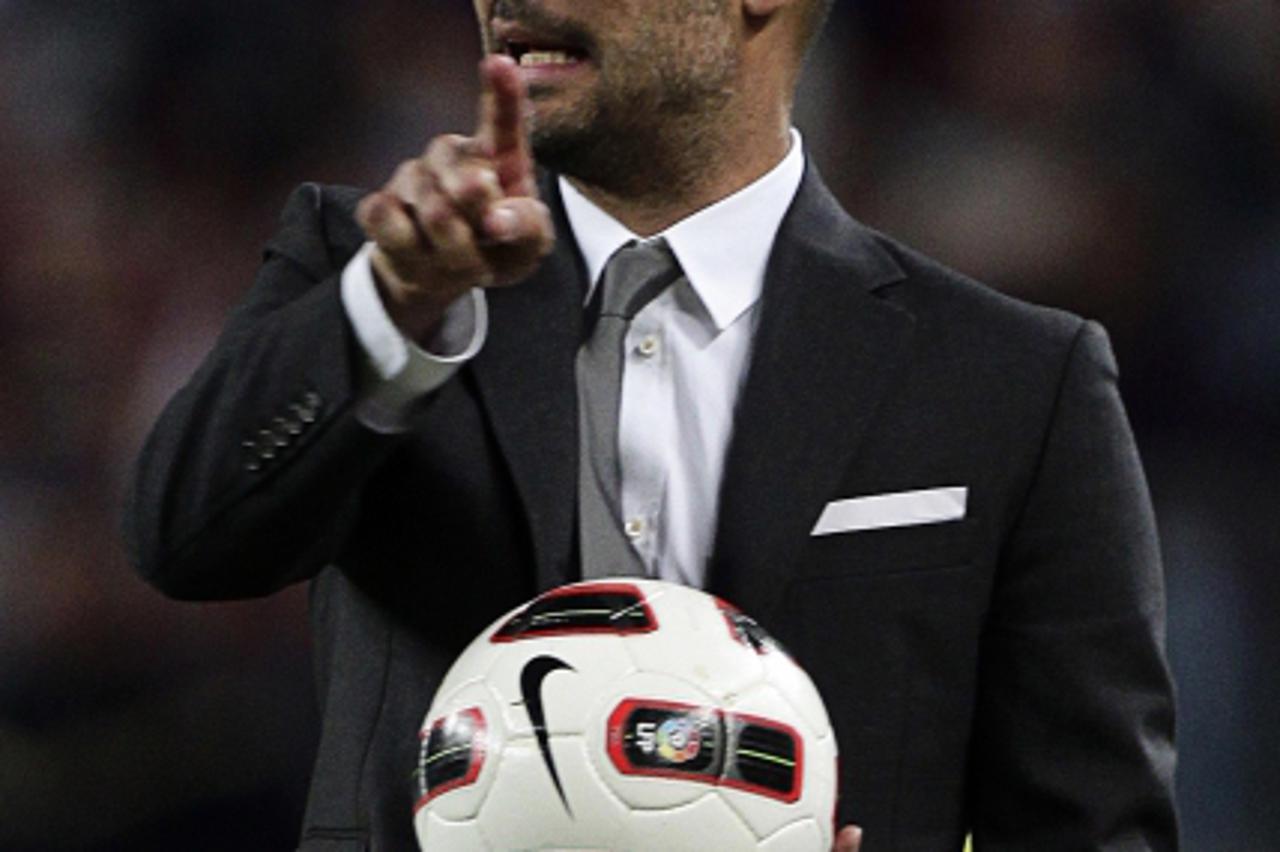 'Barcelona's coach Pep Guardiola gestures during their Spanish first division soccer match against Almeria at Camp Nou stadium in Barcelona April 9, 2011. REUTERS/ Albert Gea (SPAIN - Tags: SPORT SOC