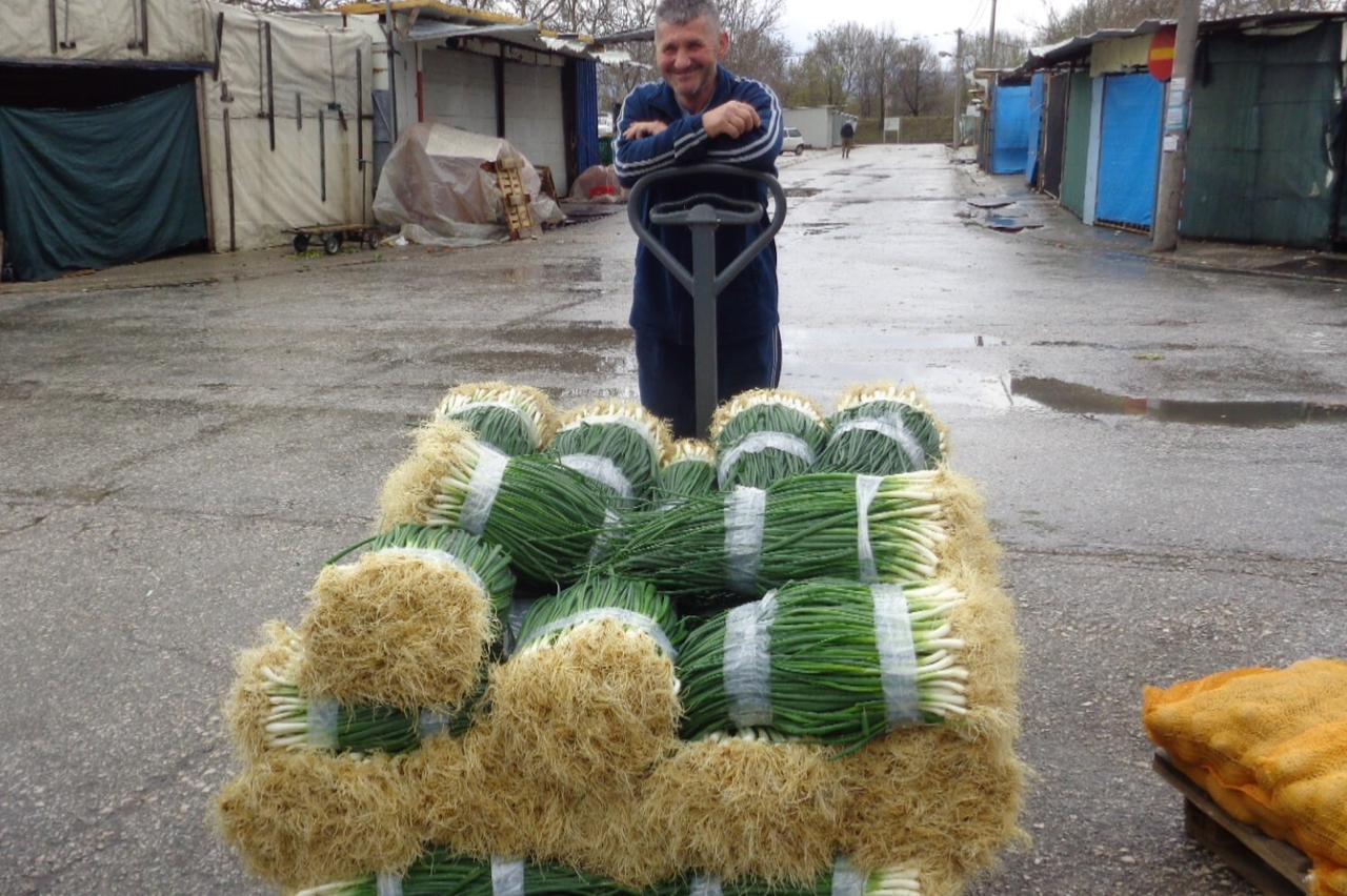 storyeditor/2024-03-05/Povrce2-Hilmo_Krehic_-_mladi_luk_i_kuke_odlicna_su_kombinacija__1_.JPG