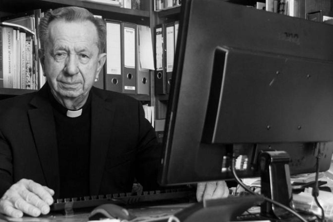 mons. Petar Jukić