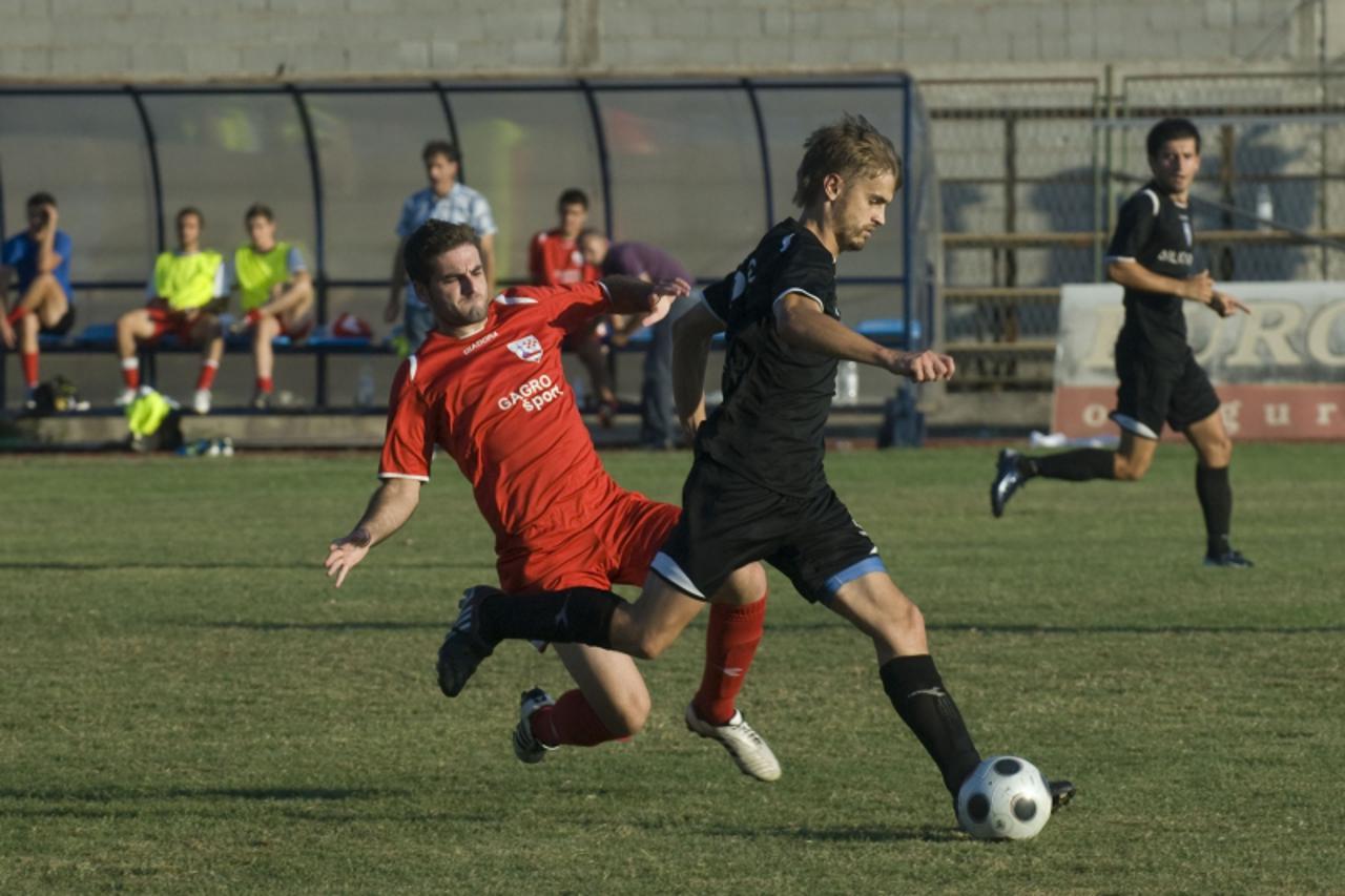 'sport...citluk...13.09.2011...stadion bare, nogomet, brotnjo-sloga ljubuski/crni dres foto: zoran grizelj vecernji list'