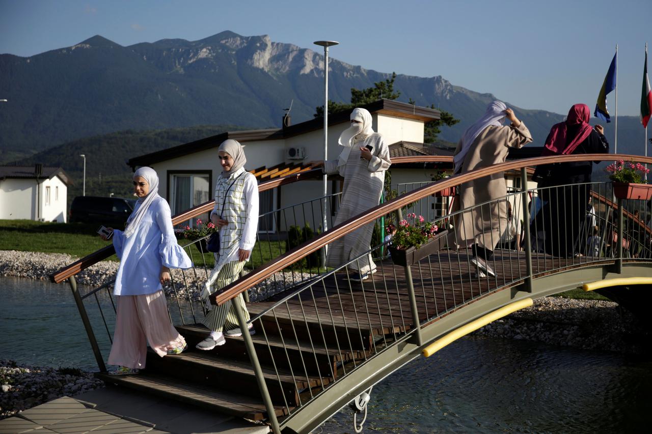 Tourists from the Middle East walk through Sarajevo Resort in Osenik near Sarajevo, Bosnia and Herzegovina, August 10, 2016. Picture taken August 10, 2016. REUTERS/Dado Ruvic