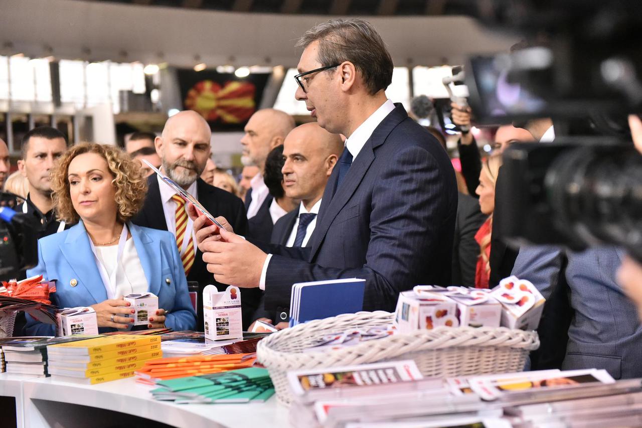 pijani vučić