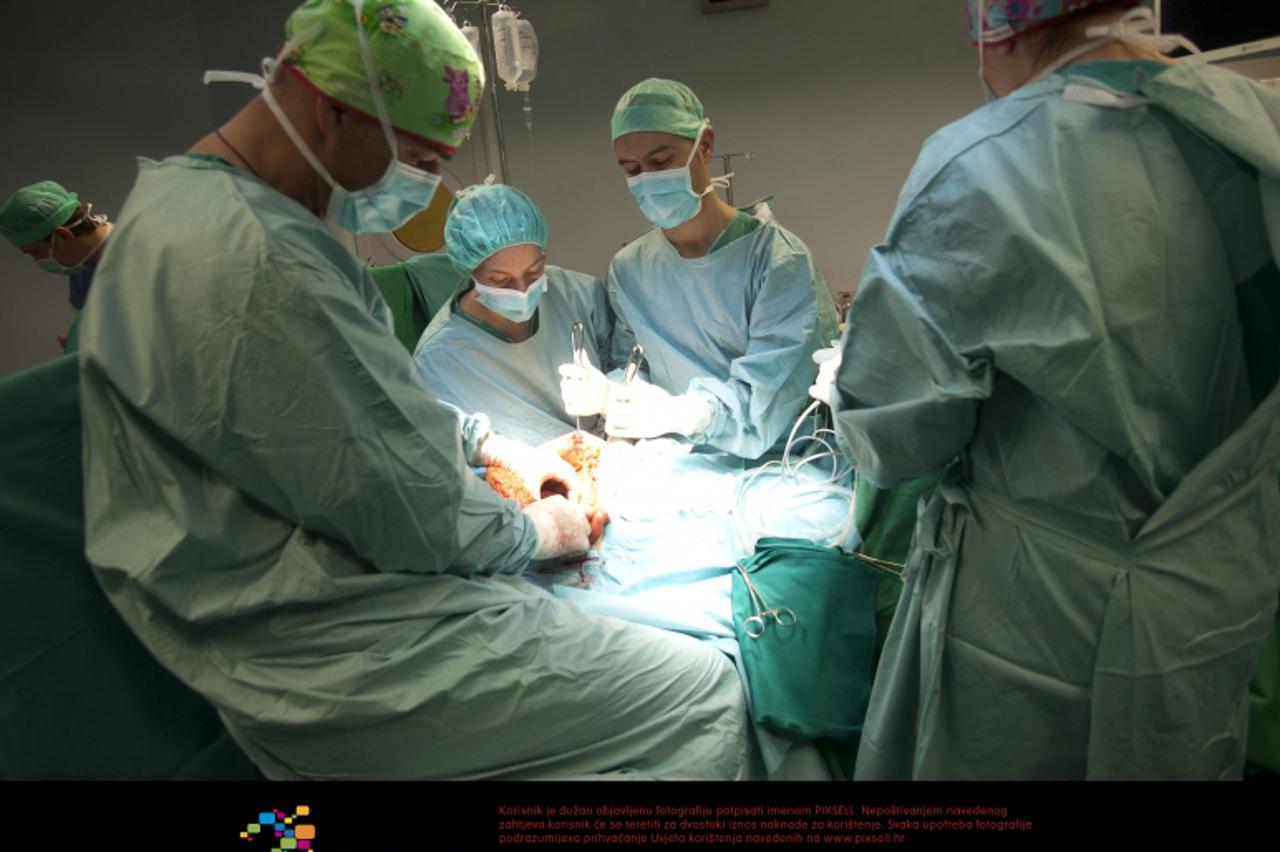 \'02.03.2012.,  Zagreb -   Reportaza o djelatnicima Klinike za tumore, operacija uklanjanja metastaze na jetri Prof.dr.sc. Danka Velimira Vrdoljaka . Photo: Daniel Kasap/PIXSELL\'