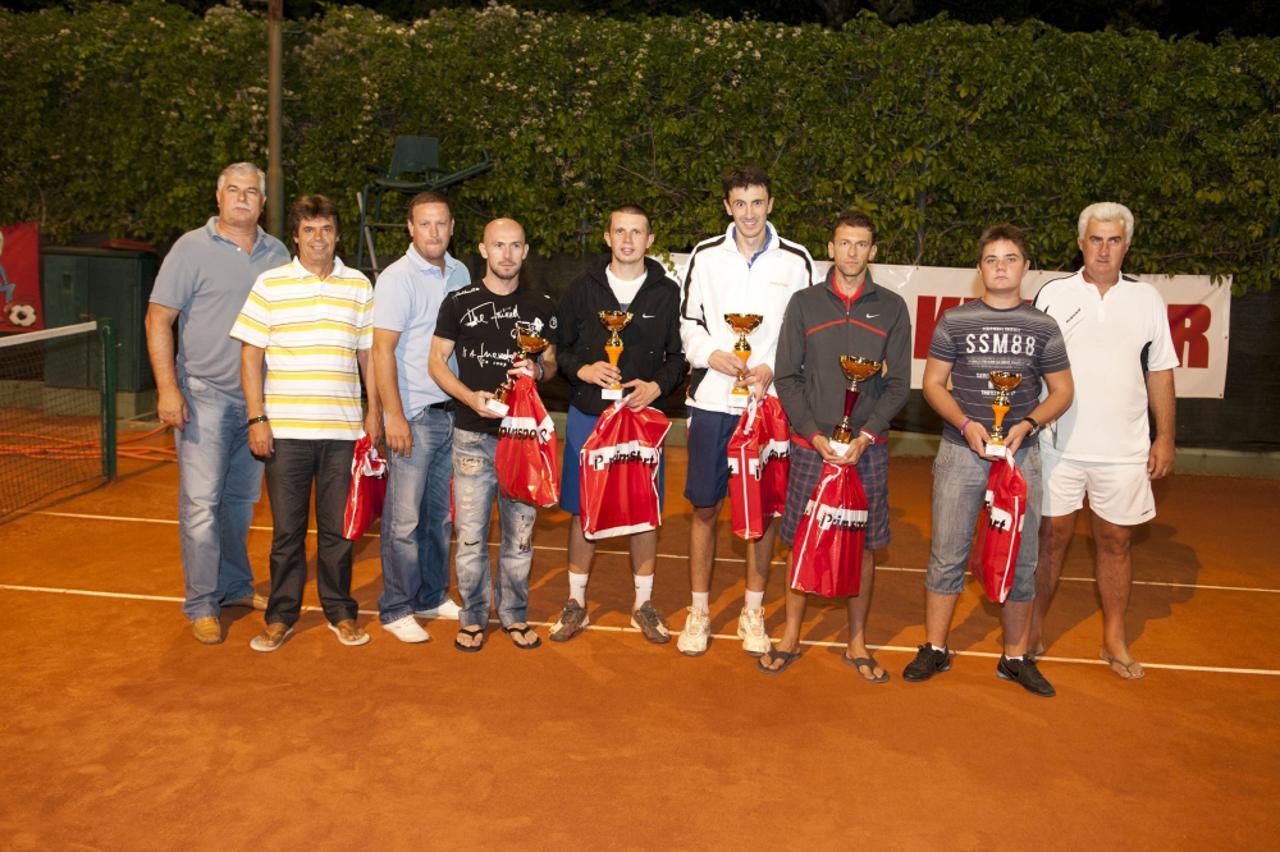 Tenis