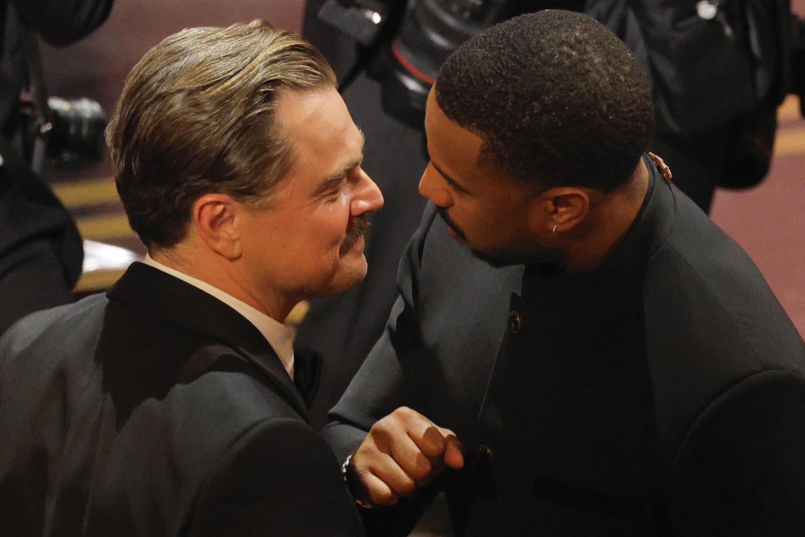 Film "One Battle After Another", predvođen Leonardom DiCapriom koji je bio nominiran za najboljeg glumca, prati skupinu bivših revolucionara koji se ponovno okupljaju kako bi spasili kćer jednog od svojih suboraca, dok se njihov neprijatelj ponovno pojavljuje nakon 16 godina.
