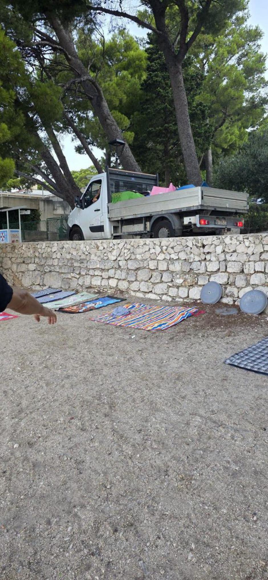 Gosti i dalje 'rezerviraju' mjesta na makarskim plažama