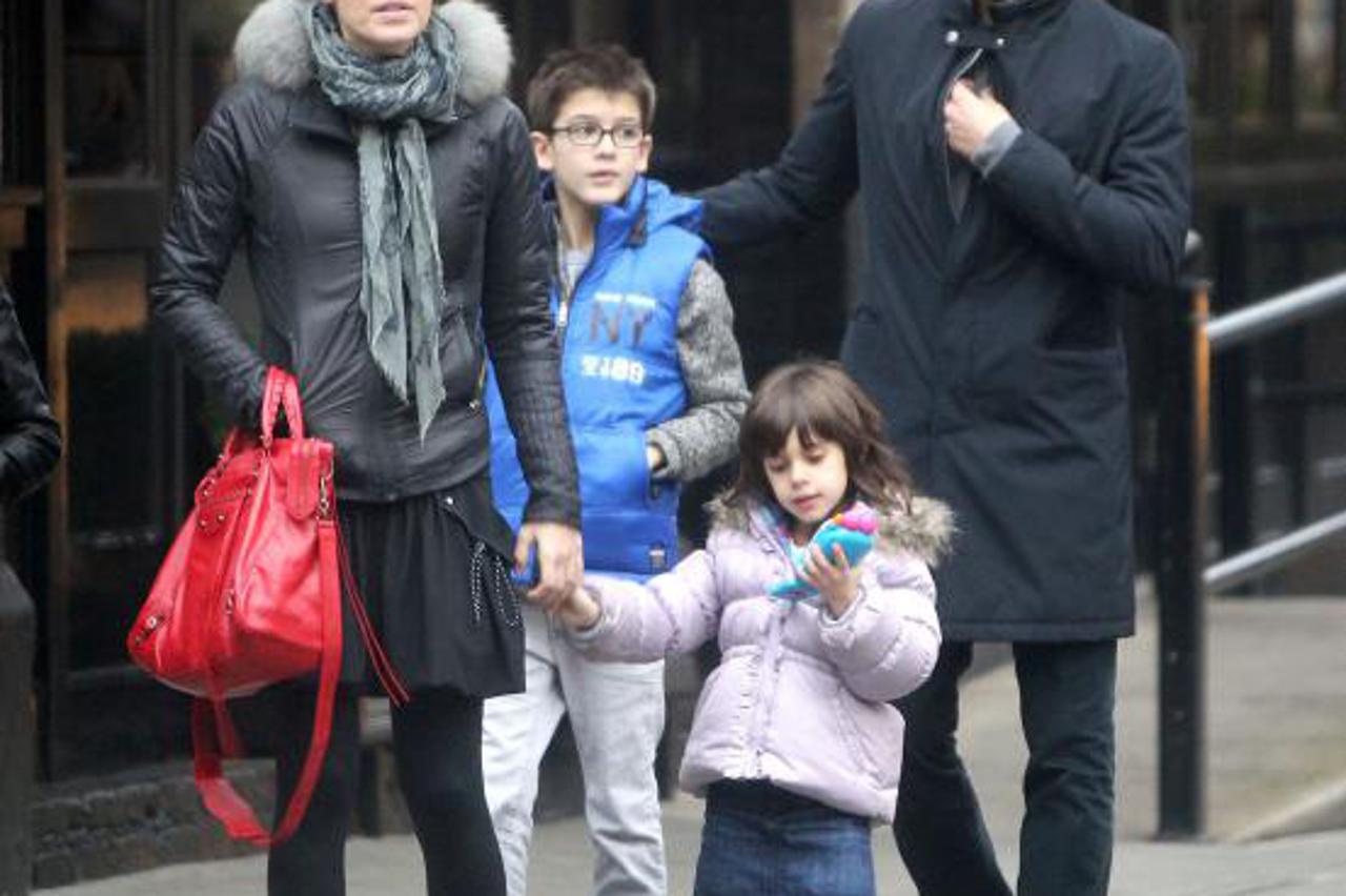 Pep Guardiola i obitelj u šetnji (1)