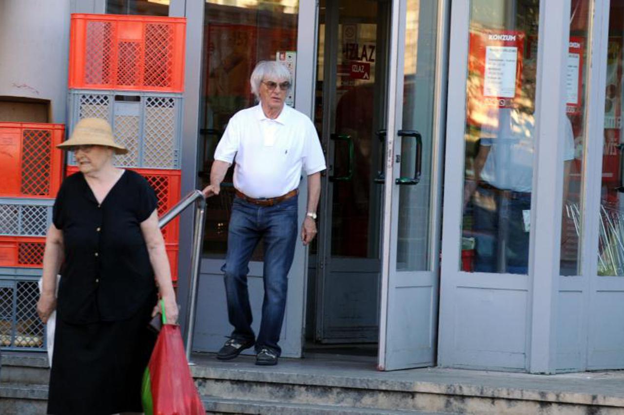 Bernie Ecclestone obavio jutarnju kupnju u Šibeniku  (1)
