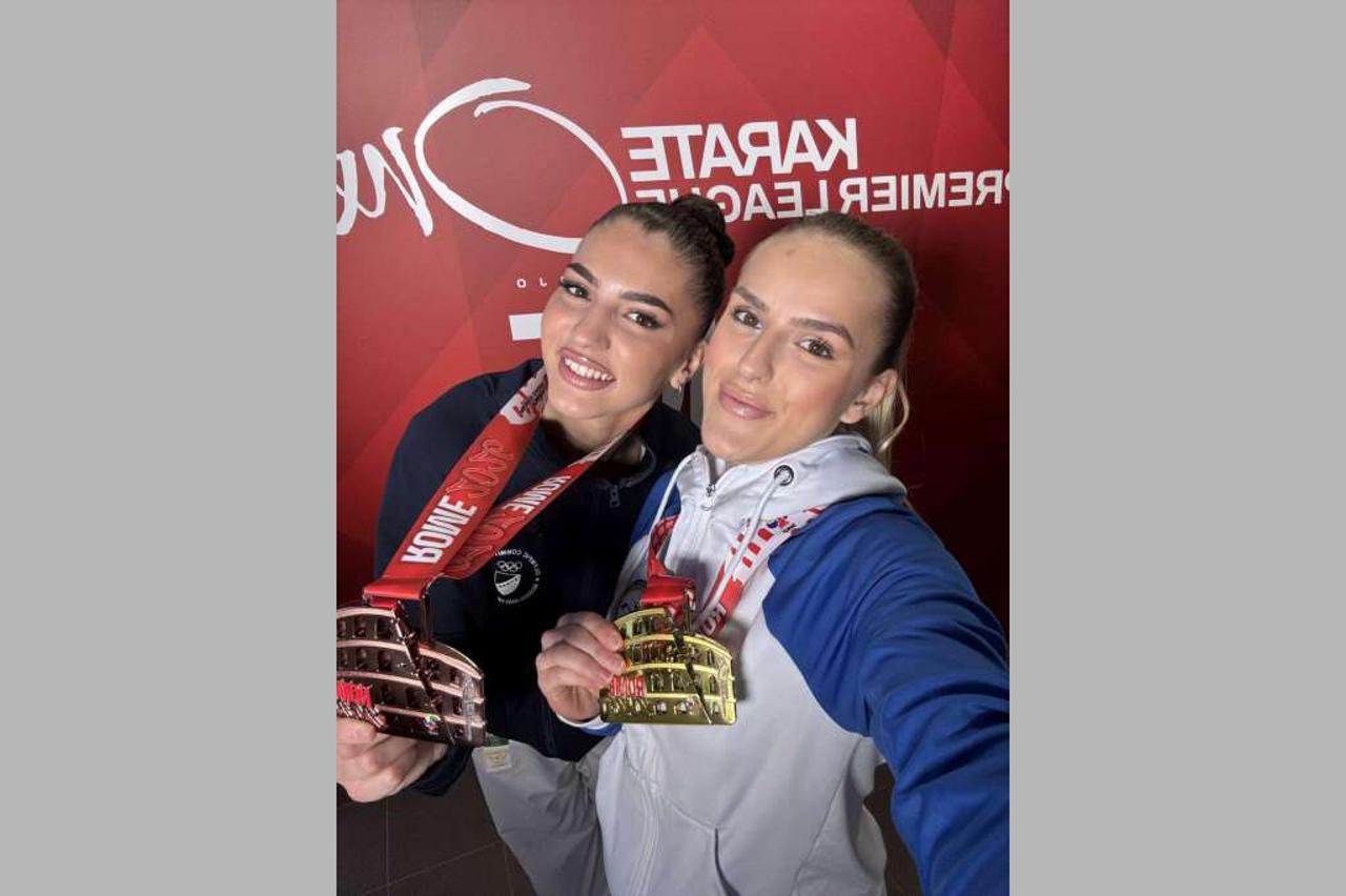 Sestre Nejra i Emina Sipović