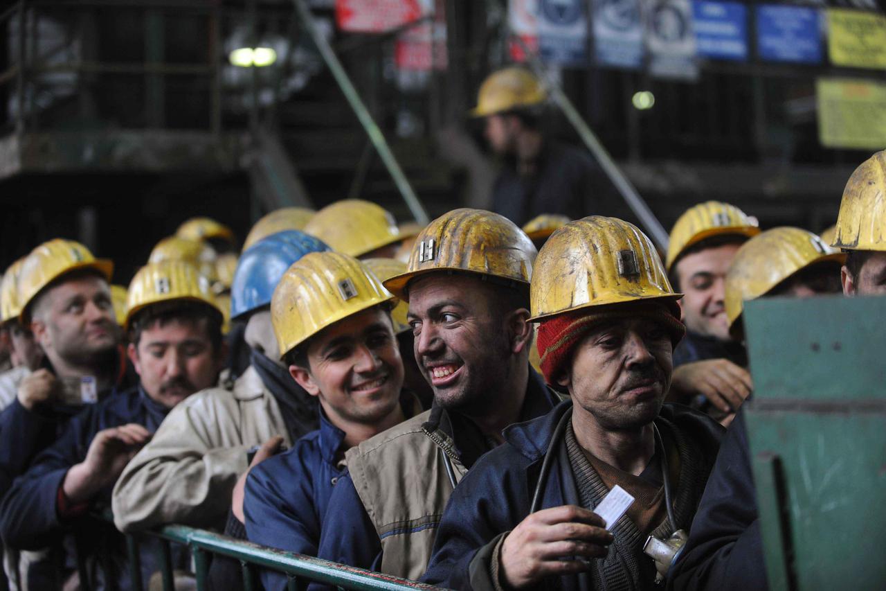 MEDYA ISCILERI VE MADEN ISCILERI 1 MAYIS EMEK VE DAYANISMA GUNU'NU ORTAK ETKINLIKLERLE KUTLAYACAK. MEDYA ISCILERI SENDIKASI, ANADOLU AJANSI VE TTK GENEL MUDURLUGU'NUN KATKILARIYLA FOTOGRAF SERGISI DUZENLEYECEK. GUVENPARK'TA ACILACAK FOTOGRAF SERGISIYLE IS