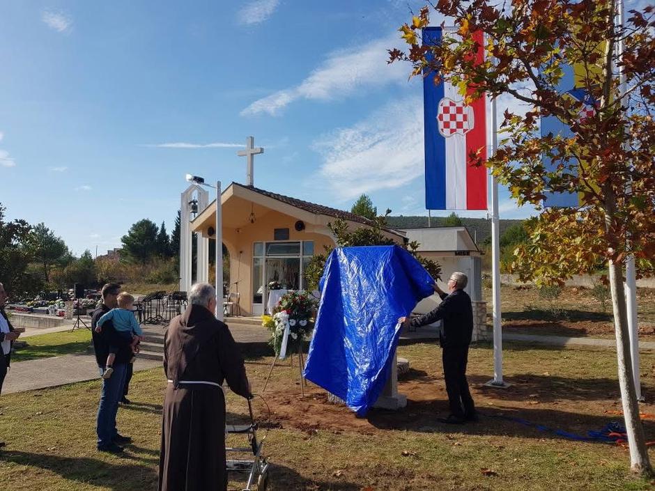 Spomenik Slobodanu Praljku