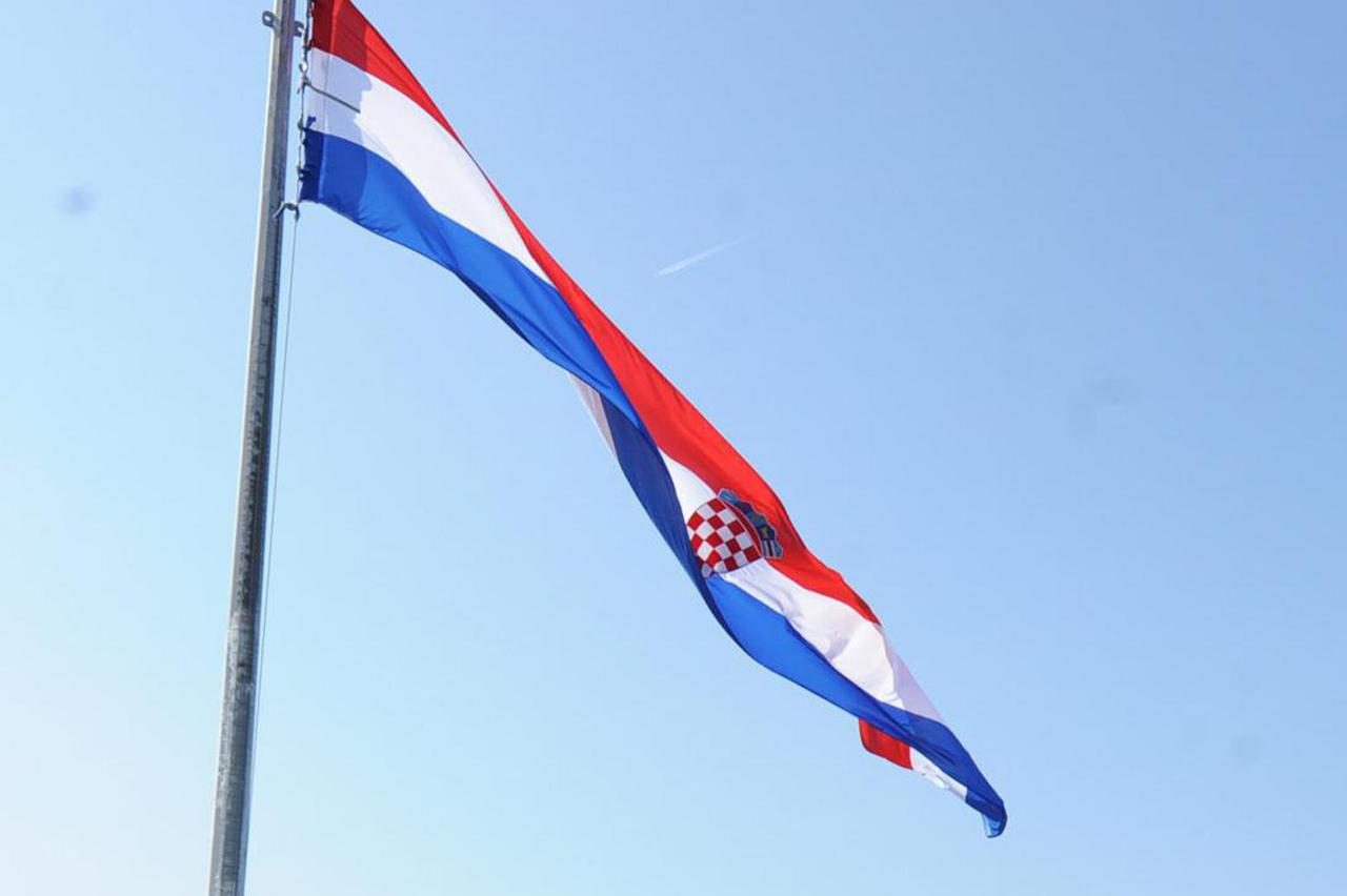 Knin, hrvatska zastava