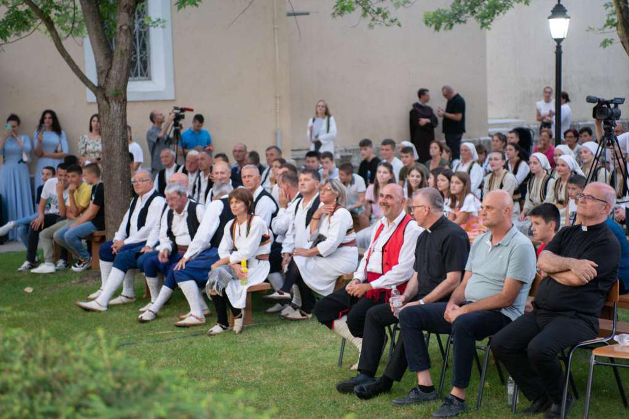 Večer folklora u Stocu