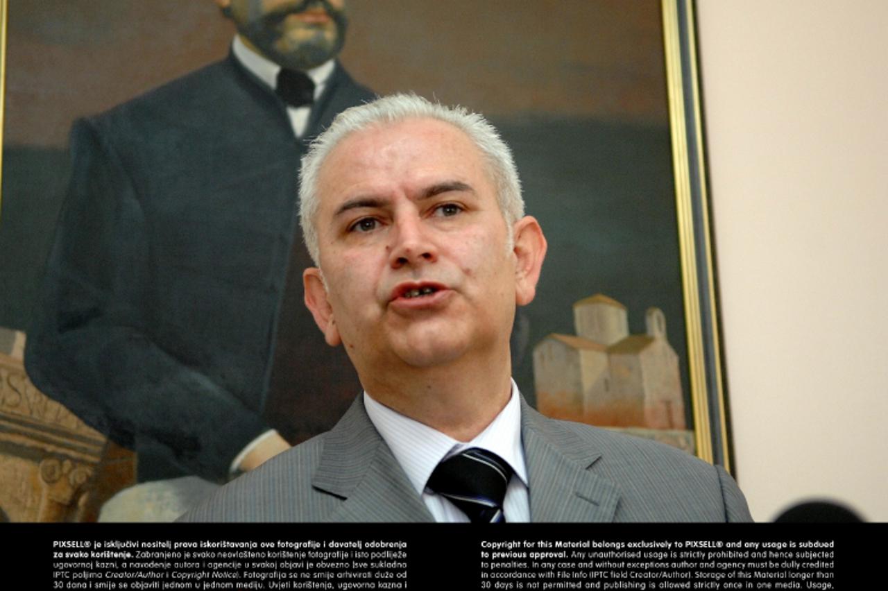 '03.04.2011., Osijek - Konferencija za novinare HSP-a na kojoj je gost bio predsjednik Federacije BiH Zivko Budimir.  Photo: Marko Mrkonjic/PIXSELL'