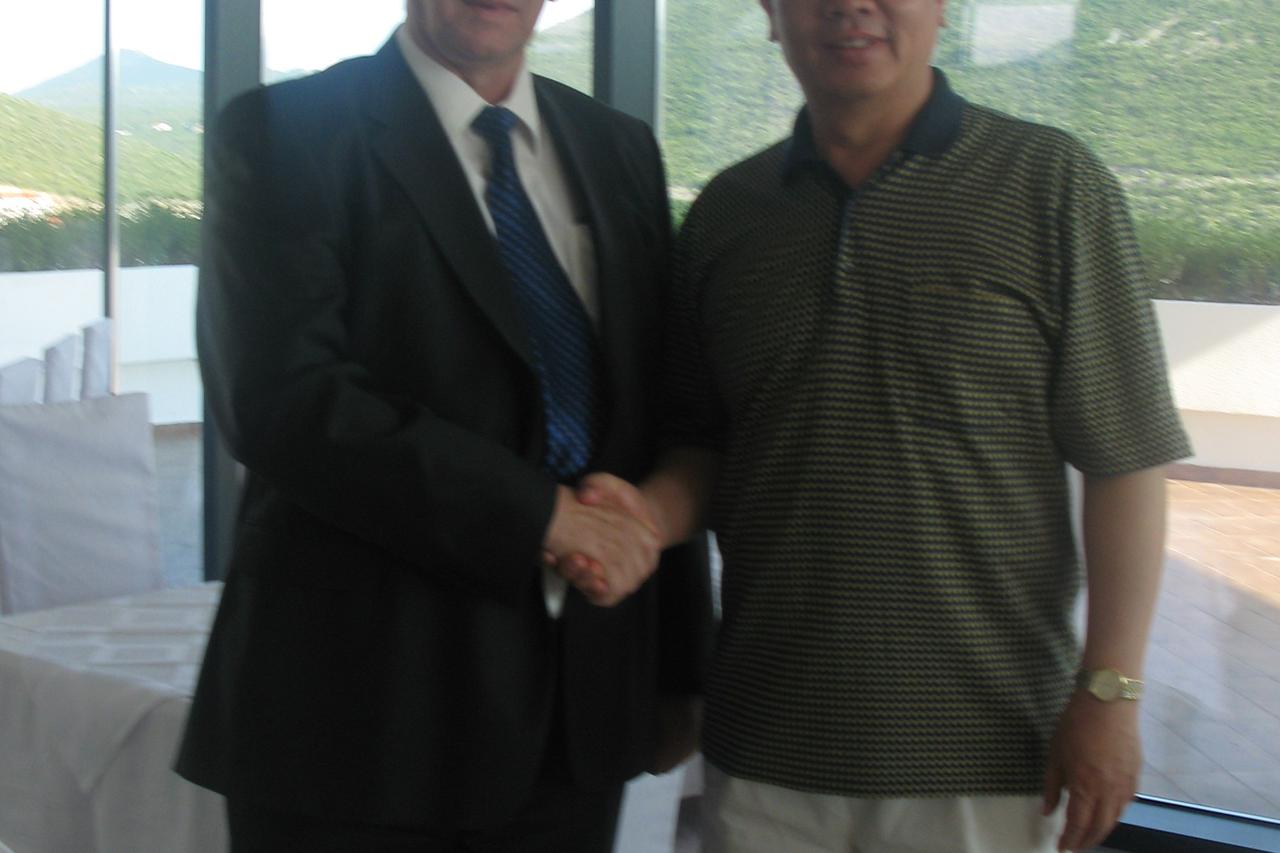 Kineski veleposlanik i načelnik Neuma