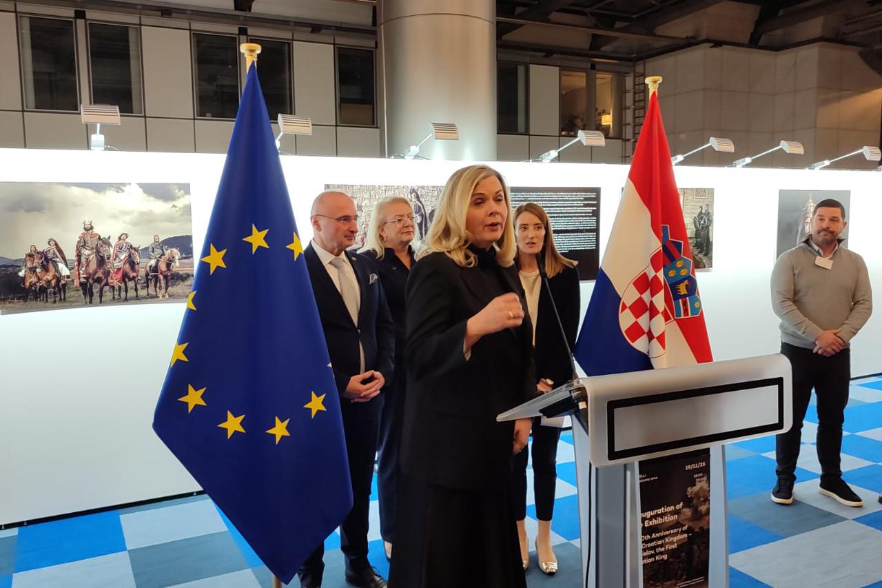 Metsola otvorila izložbu posvećenu kralju Tomislavu