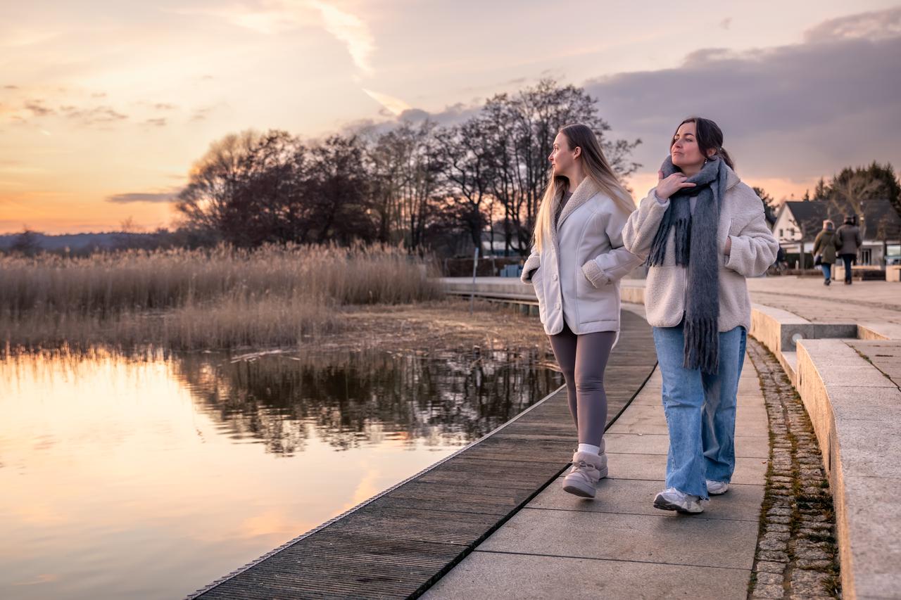 storyeditor/2026-02-23/walk-along-promenade-walk-by-sea-walking-nature-sunset.jpg