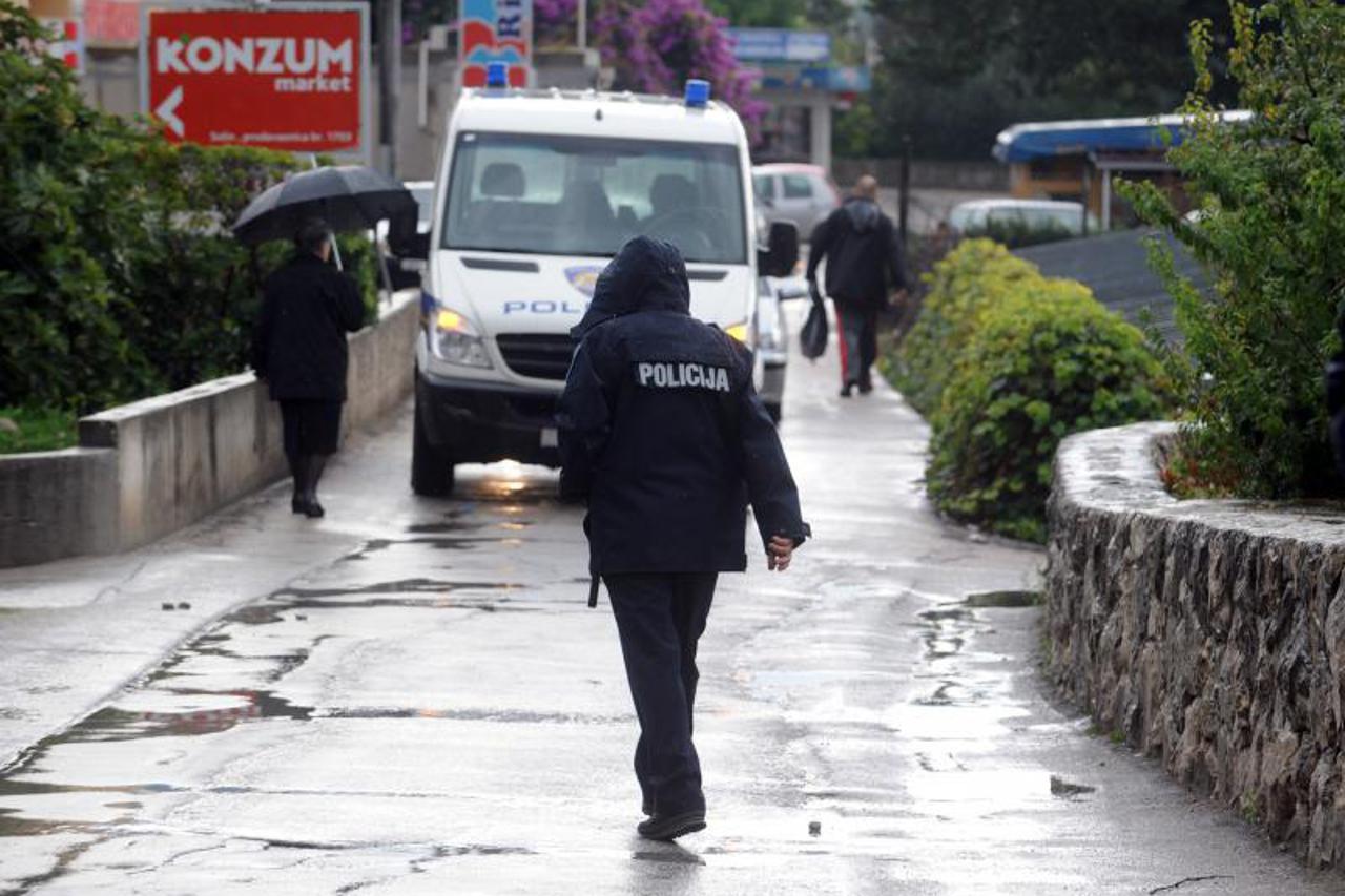 bomba na policiju (1)