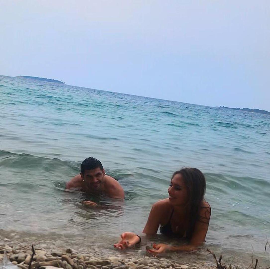 Njihov odnos s vremenom je prerastao u ljubav, a prije braka bili su u vezi šest godina. Vjenčali su se 2019. godine u župi Svih Svetih u Sesvetama.