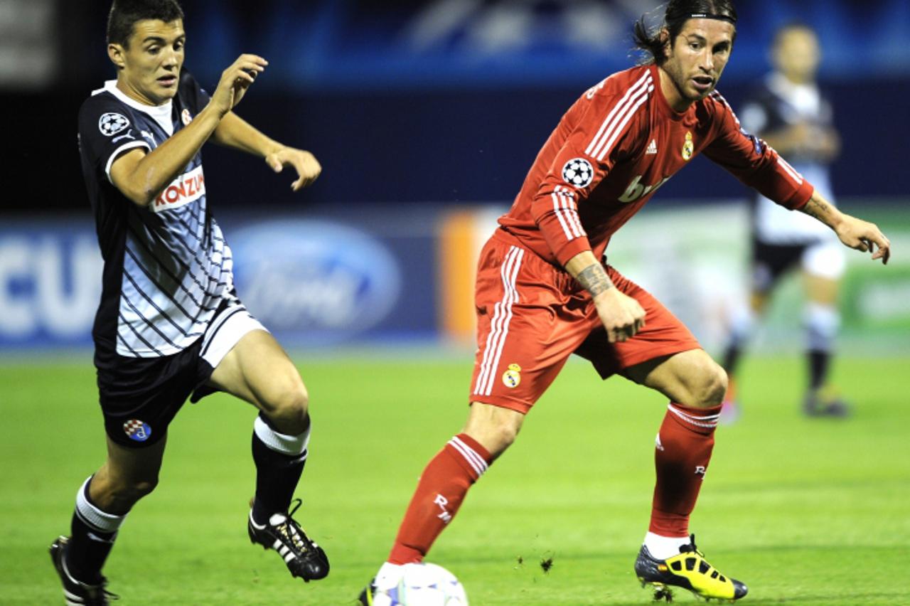 'Real Madrid\'s Sergio Ramos (R) vies with Dinamo\'s Mateo Kovacic during their UEFA Champonship League football match at Maksimir sotadium in Zagreb, on September 14, 2011.     AFP PHOTO/ HRVOJE POLA