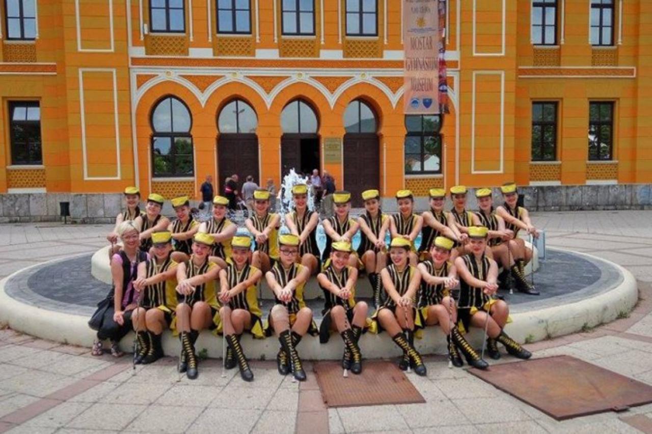 Mostarske mažoretkinje