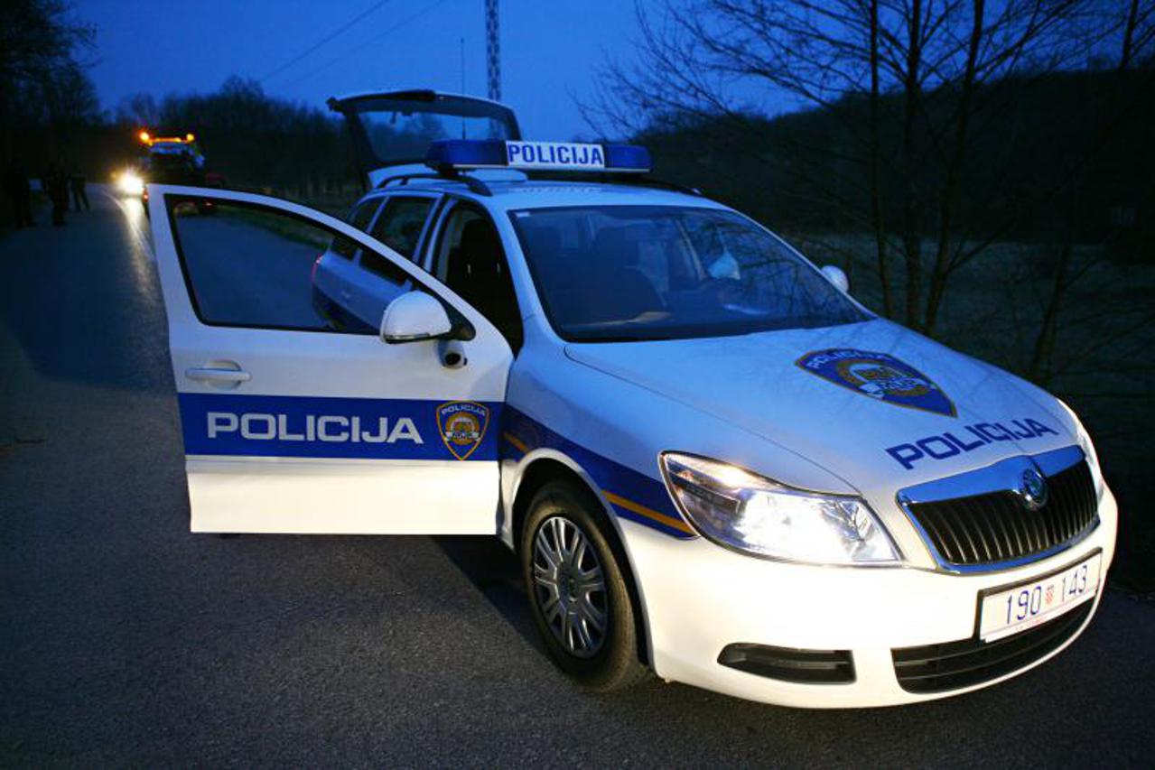 sletio s ceste, policija