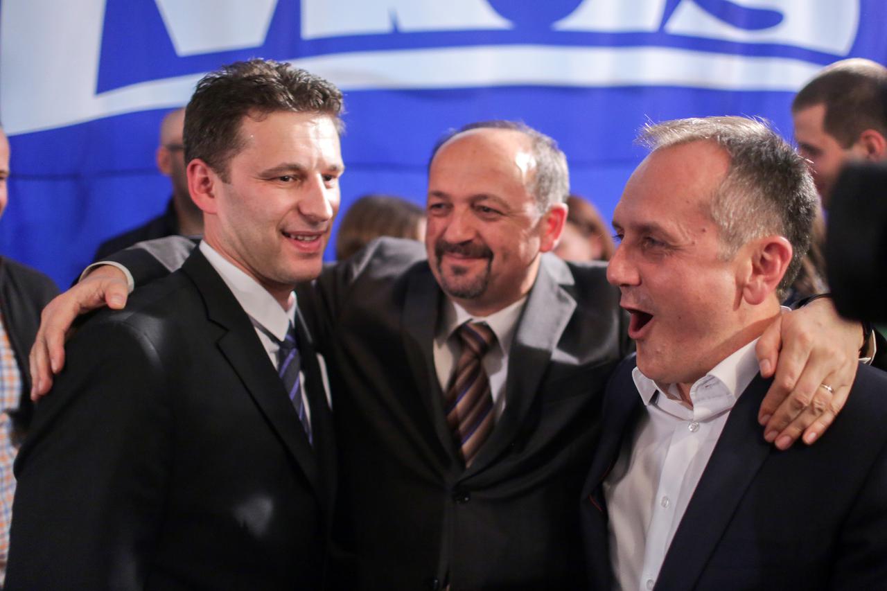 08.11.2015., Zagreb - Atmosfera u stozeru Mosta nezavisnih lista. Bozo Petrov, Ivan Lovrinovic, Drago Prgomet.  Photo: Grgur Zucko/PIXSELL