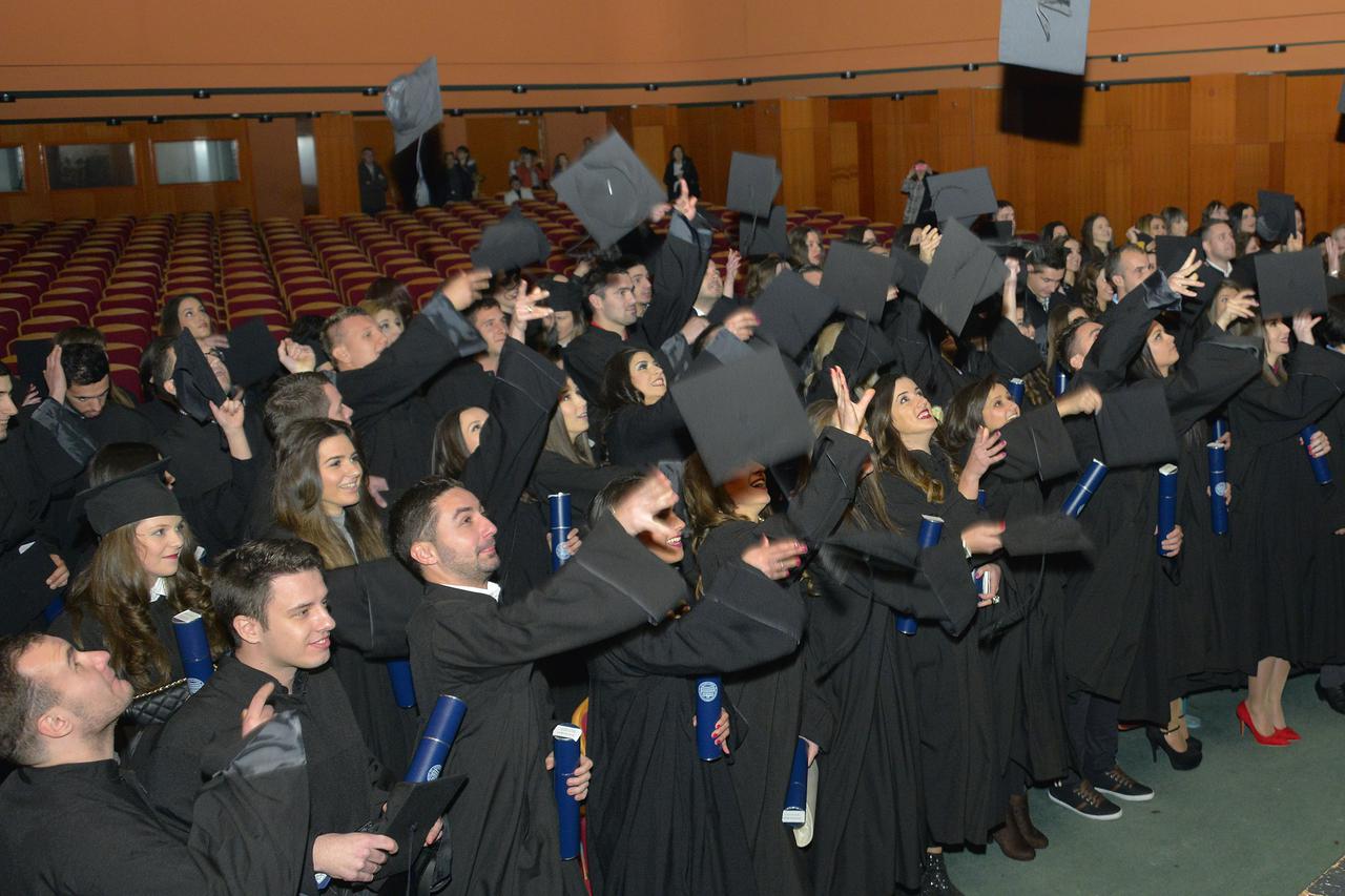 BiH; 09.12.15. Mostar;Kosaca, Diplome ,Agronomija, Snimio:Stole Lasic