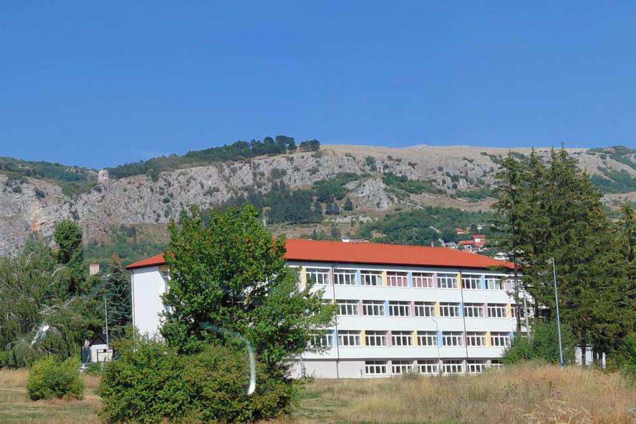 Osnovna škola fra Lovro Karaula u Livnu