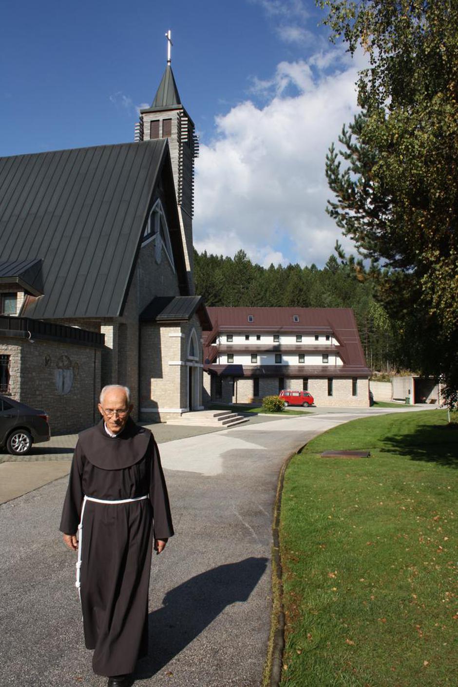 Fra Petra Krasića progonili su zbog Gotovine! A više od 300 tisuća Bošnjaka spasila je njegova Cesta spasa - www.vecernji.ba