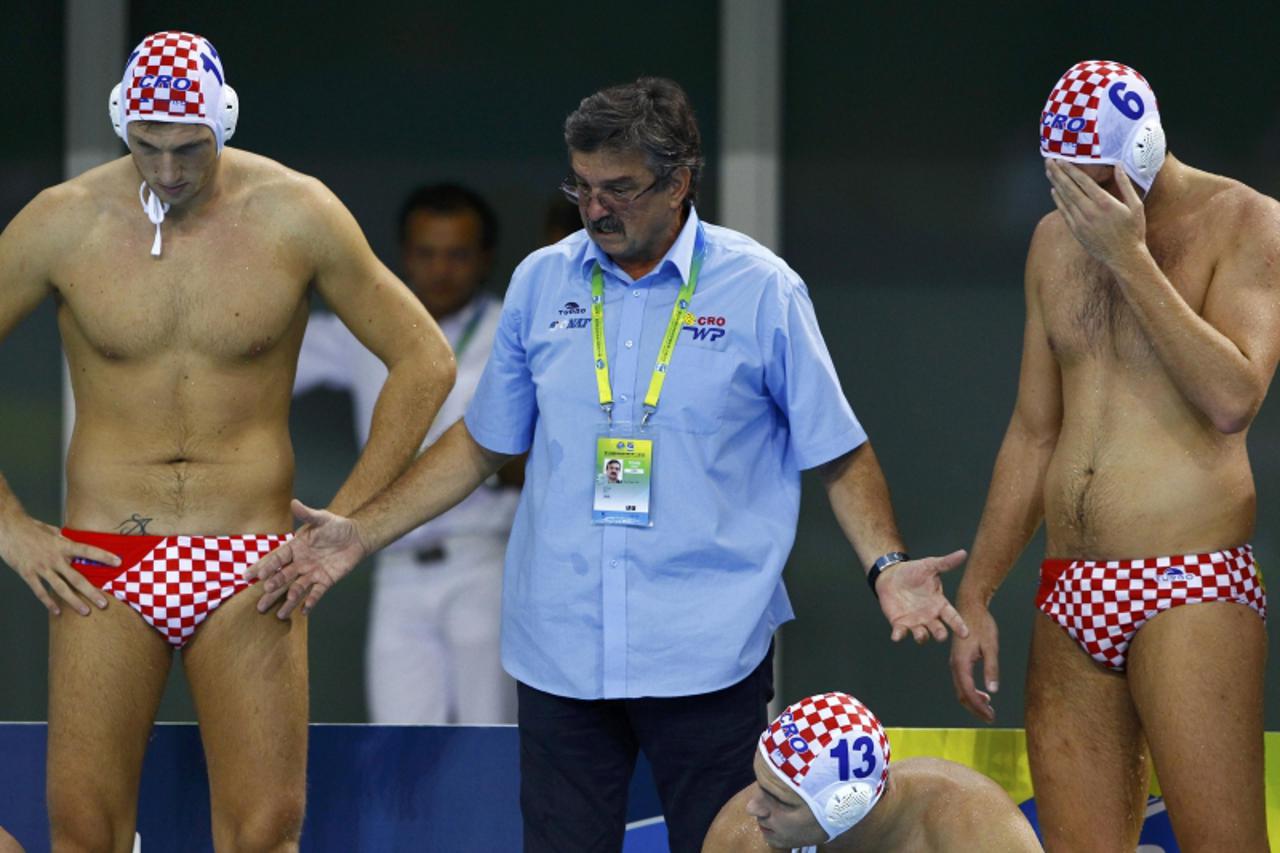 'Croatia\'s head coach Ratko Rudic (C) talks to his players during their men\'s water polo semi-final match against Italy at the 14th FINA World Championships in Shanghai July 28, 2011.  REUTERS/Issei