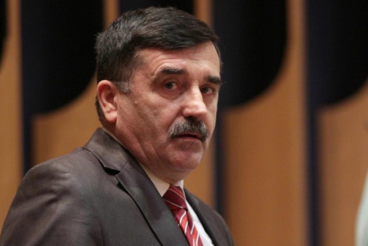 Nikola Lovrinović 