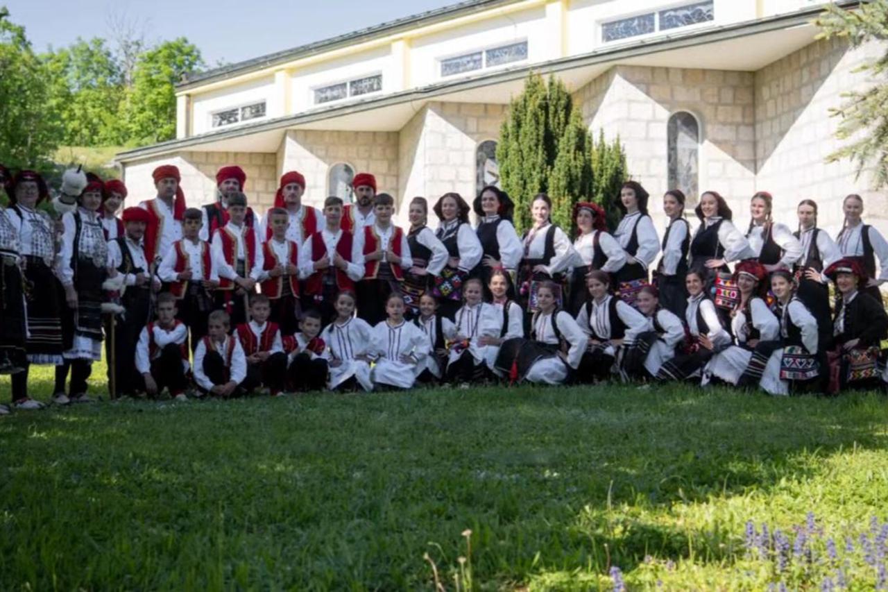 storyeditor/2026-04-24/Clanovi_HKUD_Fra_Jozo_Krizic_iz_Roskog_Polja_.jpg